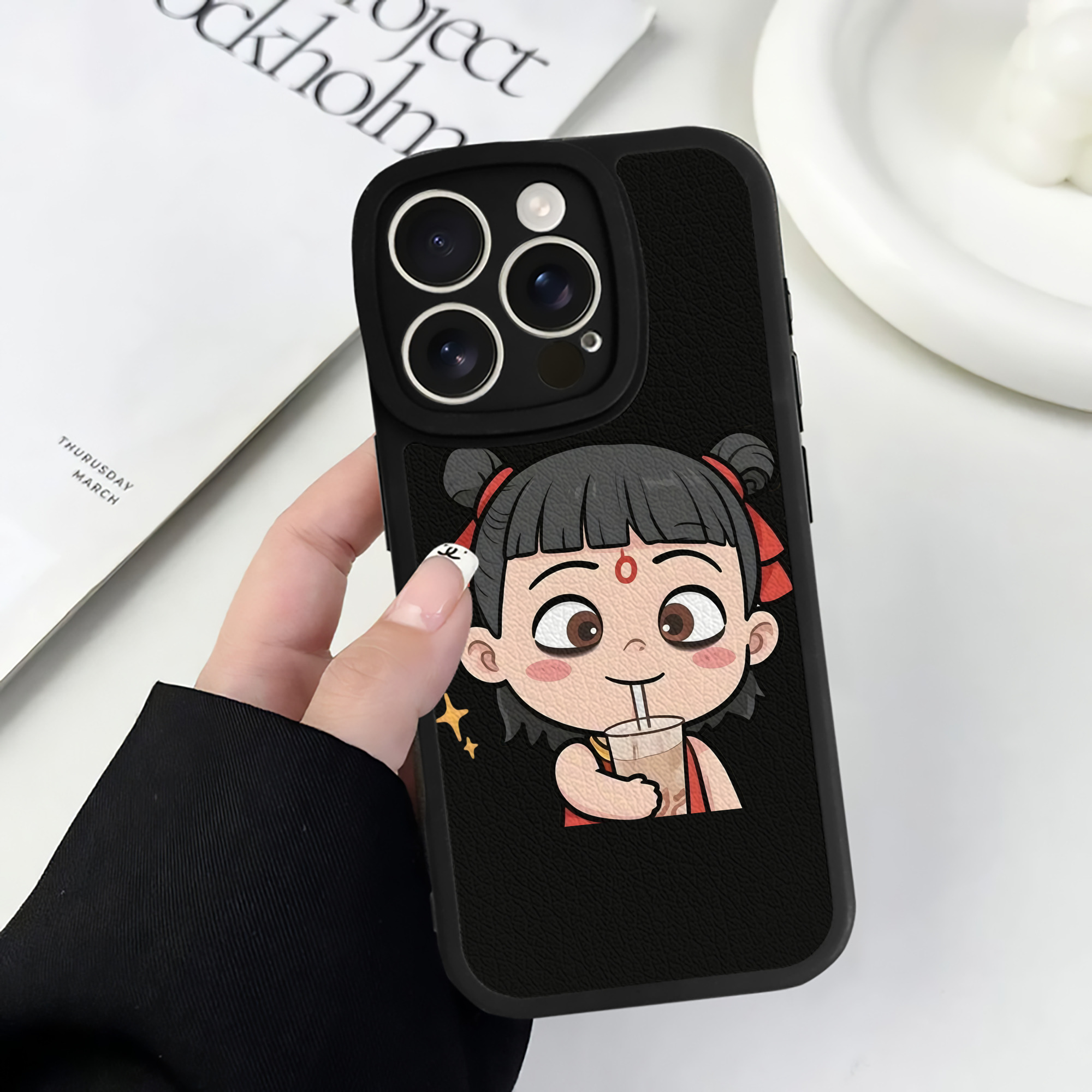 （画像用） Ne Zha 2 ナタ 魔童の大暴れ 【iPhone 16シリーズ対応】シリコンスマホケース（レザー調） 材質：シリコン